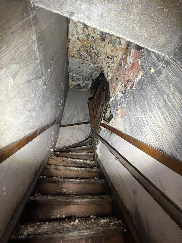 1505 S Spaulding Ave, Chicago, IL 60623 - view of staircase
