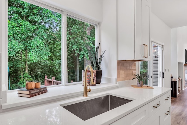 7612 Cascade Way, Gurnee, IL 60031 - kitchen featuring white cabinets, backsplash, and wood finished floors