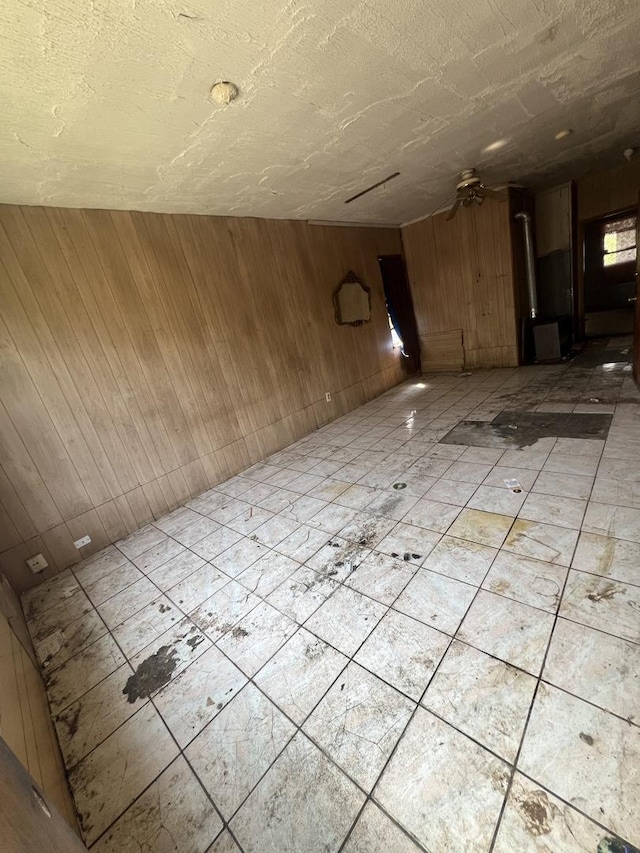 2431 W Taylor St, Chicago, IL 60612 - unfurnished room with wood walls