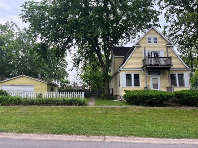 514 N St, Crete, IL 60417 - view of front of property featuring a balcony and a detached garage