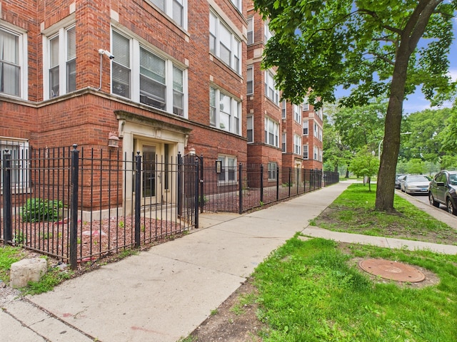 1729 E 67th St Unit 2E, Chicago, IL 60649 - view of building exterior with a fenced front yard