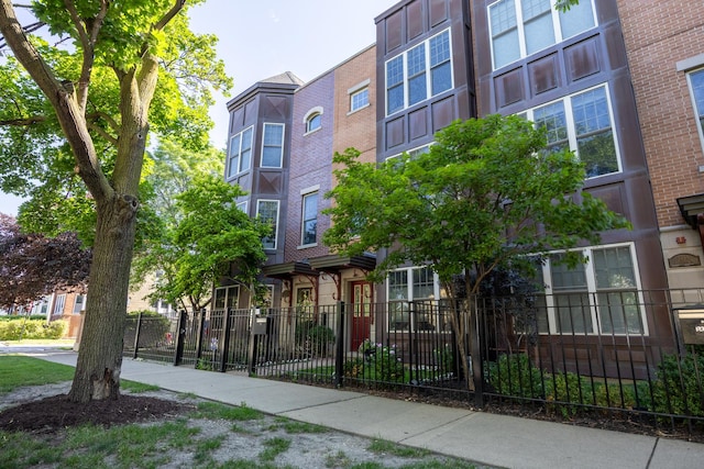 3457 N Whipple St, Chicago, IL 60618 - view of property featuring a fenced front yard