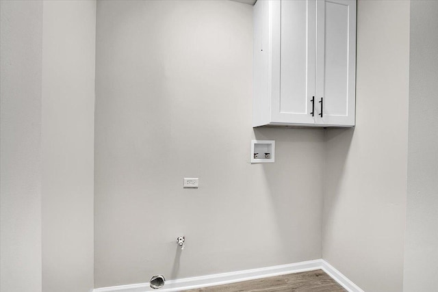 549 Allen Ln, University Park, IL 60484 - washroom featuring cabinet space, washer hookup, and wood finished floors
