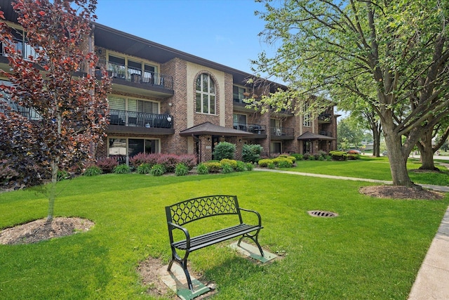 7515 Sheridan Dr Unit 1D, Willowbrook, IL 60527 - surrounding community with a yard