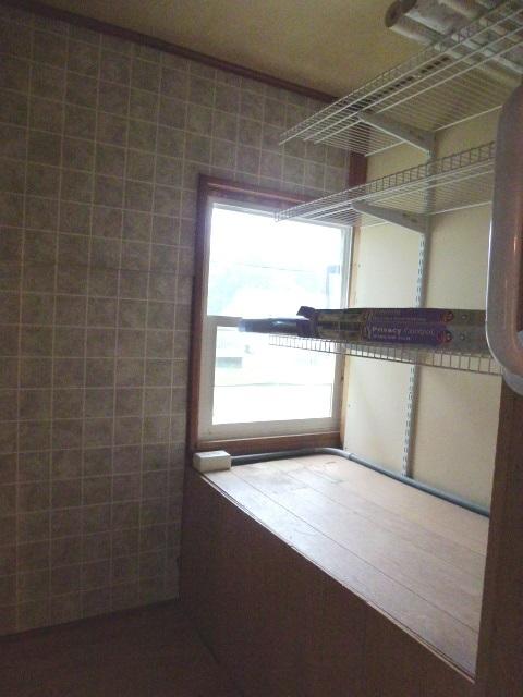503 N Linden St, Clinton, IL 61727 - interior space