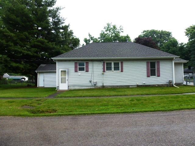 503 N Linden St, Clinton, IL 61727 - view of front of home with a front lawn