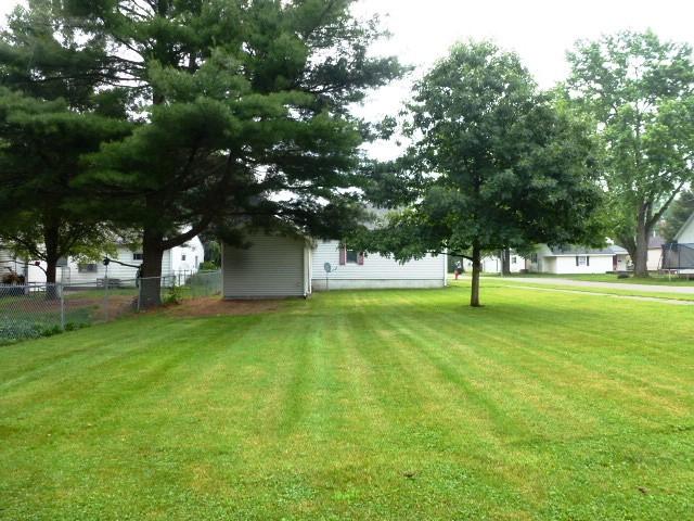 503 N Linden St, Clinton, IL 61727 - view of yard