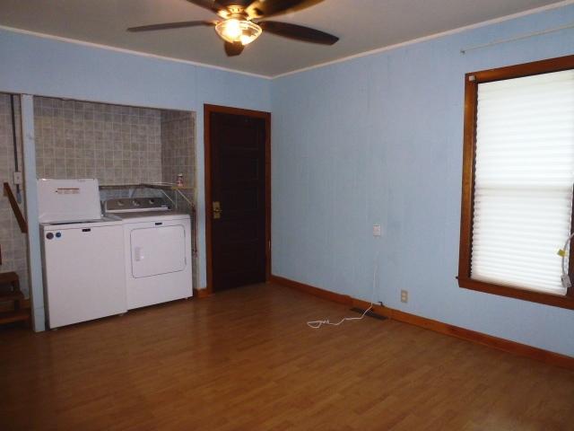 503 N Linden St, Clinton, IL 61727 - laundry area featuring separate washer and dryer, a ceiling fan, light wood finished floors, and crown molding