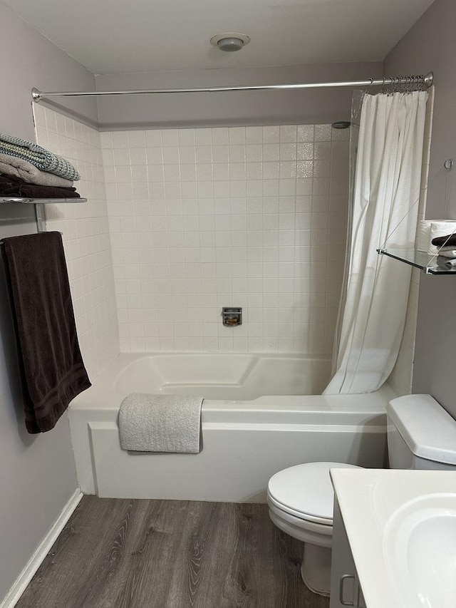 811 S Lytle St Unit 108, Chicago, IL 60607 - bathroom featuring wood finished floors, shower / bath combination with curtain, and vanity