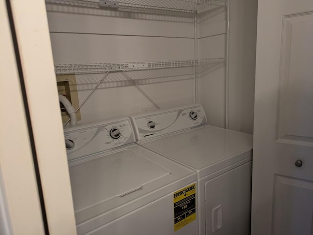 12900 W Heiden Cir Unit 4304, Lake Bluff, IL 60044 - laundry area with washing machine and clothes dryer