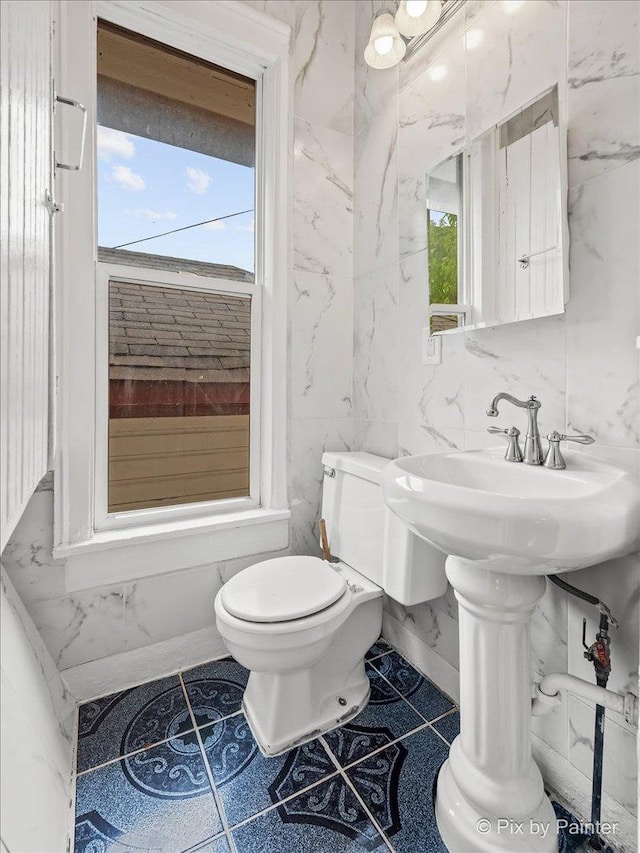 566 Raymond St, Elgin, IL 60120 - bathroom with tile walls and tile patterned flooring