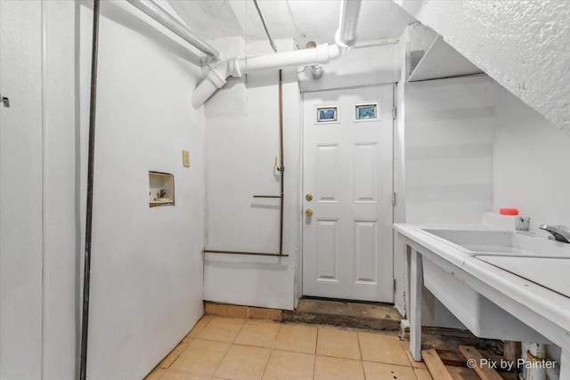 566 Raymond St, Elgin, IL 60120 - washroom featuring light tile patterned floors and washer hookup