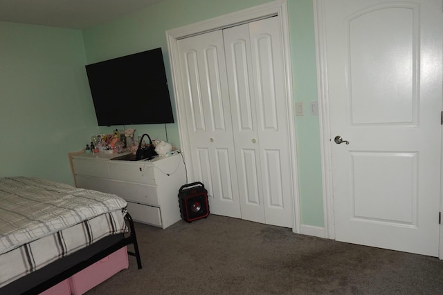 505 Woodmoor Dr, Round Lake Beach, IL 60073 - carpeted bedroom with a closet