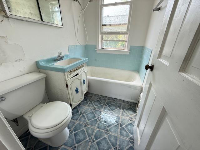 2025 Marshall Pkwy, Waukegan, IL 60085 - bathroom featuring a tub, vanity, and tile patterned floors