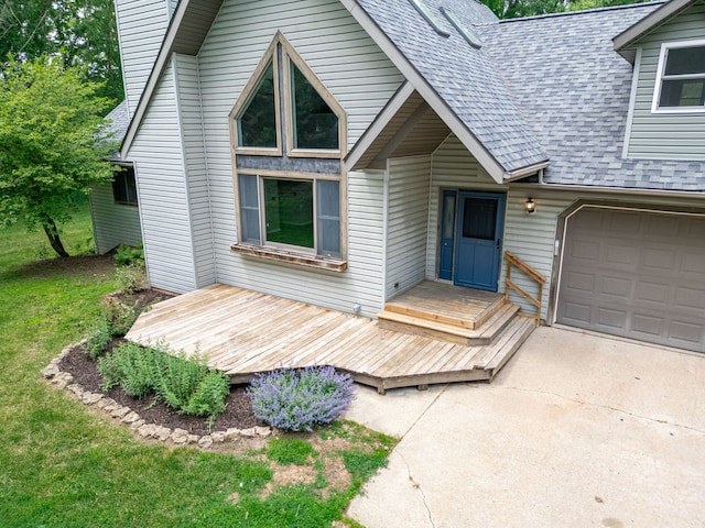 4293 W Rockton Rd, Rockton, IL 61072 - view of front facade featuring roof with shingles, a garage, and driveway