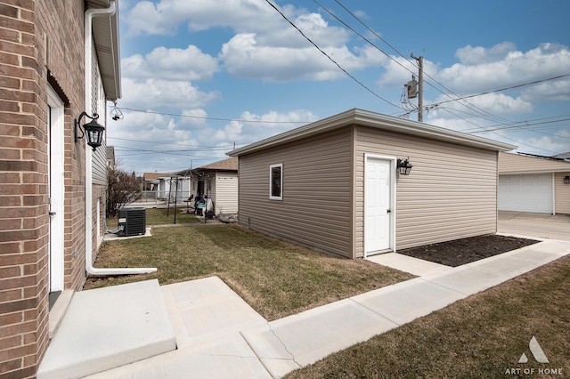 77371/2 Nashville Ave, Burbank, IL 60459 - view of side of home with an outdoor structure, a yard, and a garage