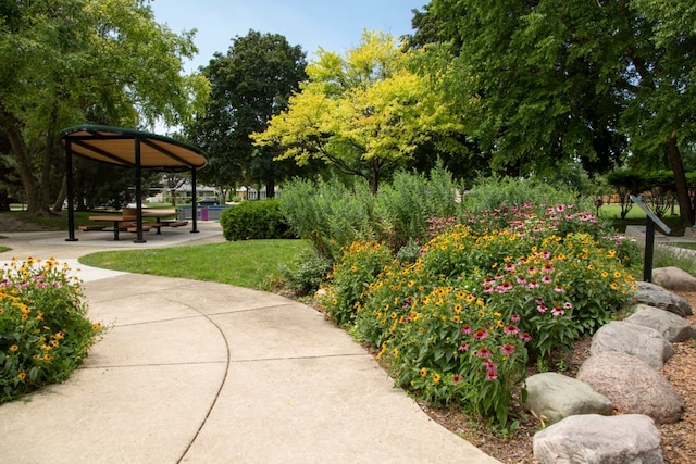 8429 Mason Ave, Morton Grove, IL 60053 - surrounding community featuring a gazebo