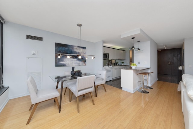 360 E Randolph St Unit 3305, Chicago, IL 60601 - dining space featuring light wood-style flooring and baseboards