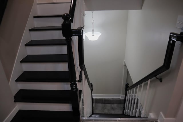 8346 S Baltimore Ave, Chicago, IL 60617 - staircase with baseboards