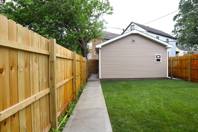 8346 S Baltimore Ave, Chicago, IL 60617 - view of fenced backyard
