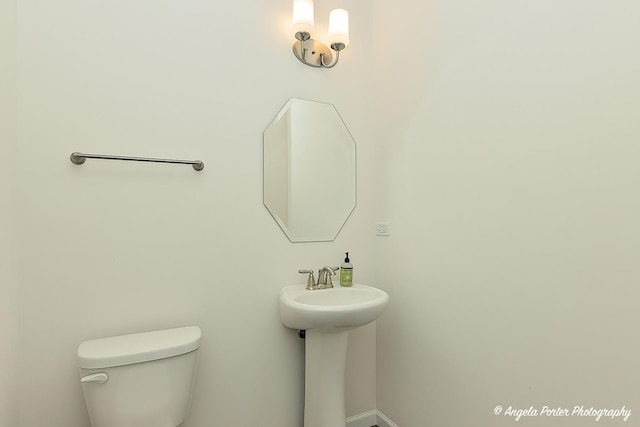 21725 N Ashley St, Kildeer, IL 60047 - bathroom featuring toilet and baseboards