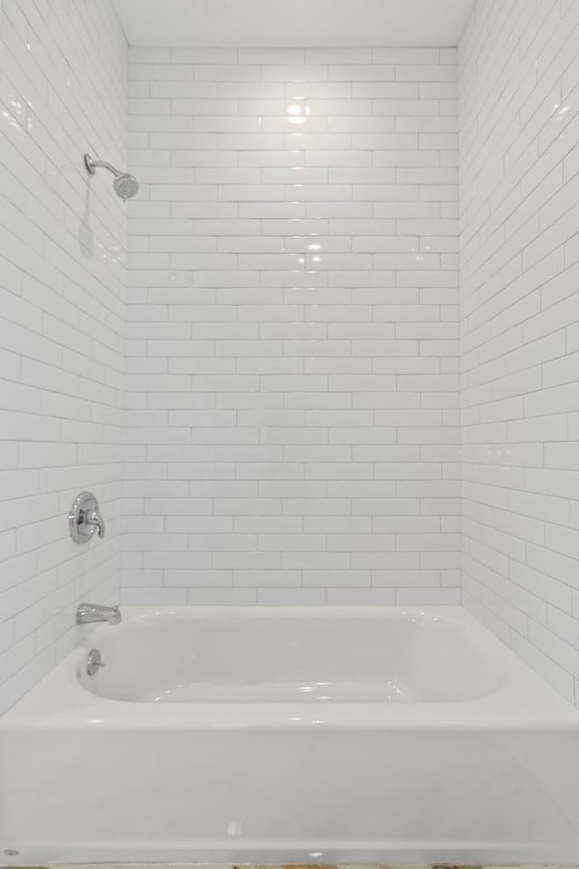 7239 S Exchange Ave, Chicago, IL 60649 - full bathroom with washtub / shower combination