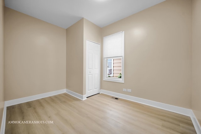 5029 W Superior St, Chicago, IL 60644 - empty room with light wood-style flooring and baseboards