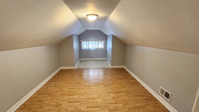 8127 S Blackstone Ave, Chicago, IL 60619 - bonus room featuring light wood-type flooring and vaulted ceiling