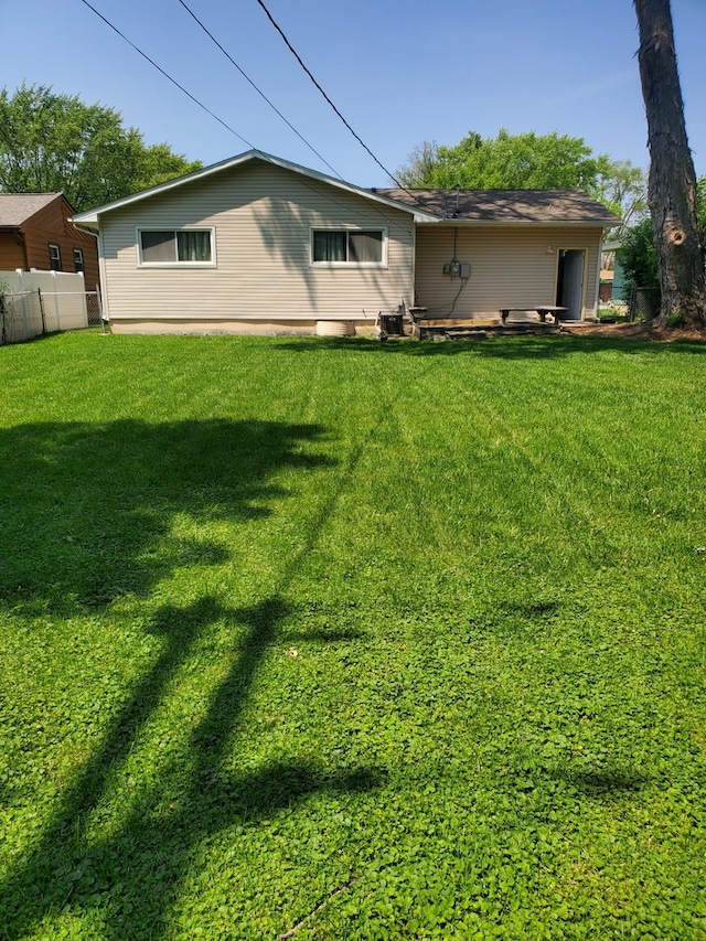 4917 Prairie Ave, Mchenry, IL 60050 - back of property