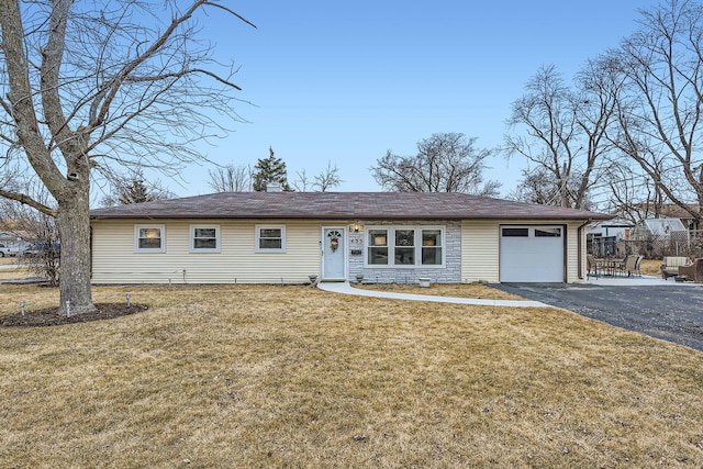 435 Hazelwood Ln, Glenview, IL 60025 - ranch-style house featuring an attached garage and asphalt driveway