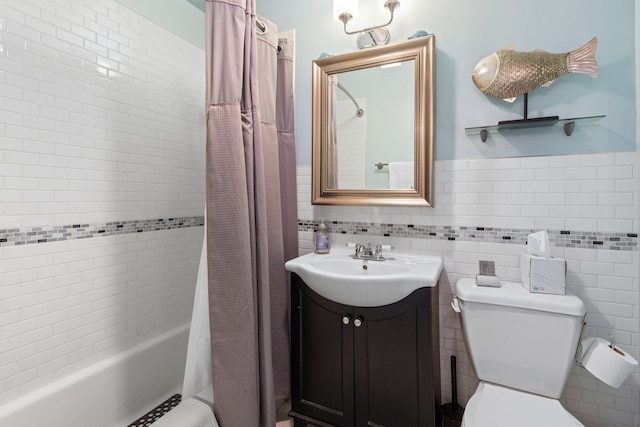4800 S Chicago Beach Dr Unit 513N, Chicago, IL 60615 - full bath featuring shower / bath combo, vanity, tile walls, and a wainscoted wall