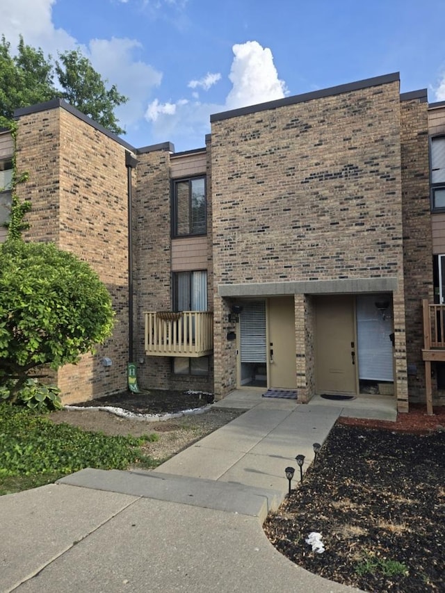1537 Sycamore Pl, Schaumburg, IL 60173 - view of front of house featuring brick siding