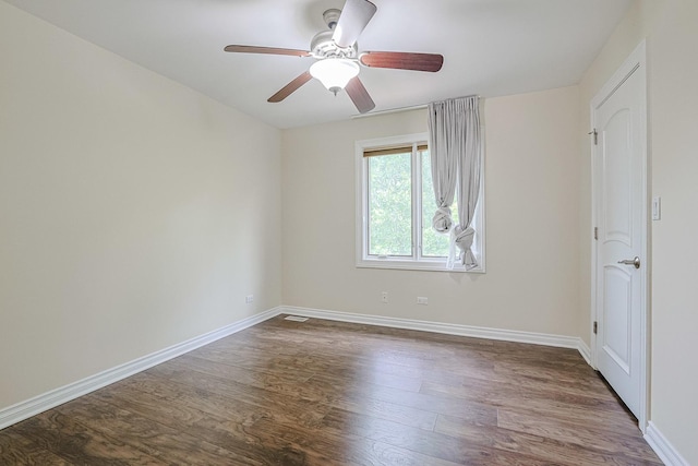 200 Ahmed Ct, Glendale Heights, IL 60139 - unfurnished room featuring dark wood-style floors and a ceiling fan