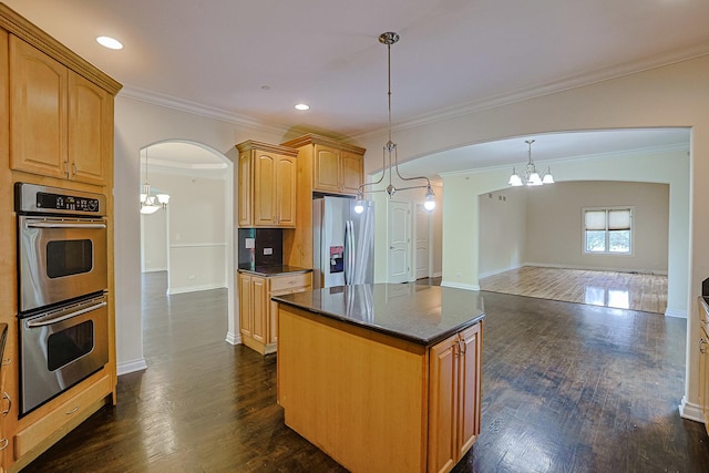 200 Ahmed Ct, Glendale Heights, IL 60139 - kitchen with appliances with stainless steel finishes, a chandelier, arched walkways, ornamental molding, and dark wood-type flooring