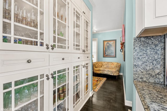 1116 W N Shore Ave Unit 2, Chicago, IL 60626 - hallway with ornamental molding and dark wood-style flooring