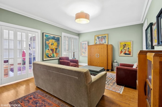 1116 W N Shore Ave Unit 2, Chicago, IL 60626 - living room with ornamental molding and wood finished floors