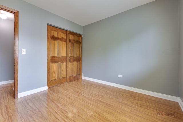 923 Manchester Cir Unit 923, Schaumburg, IL 60193 - unfurnished bedroom featuring light wood finished floors and a closet