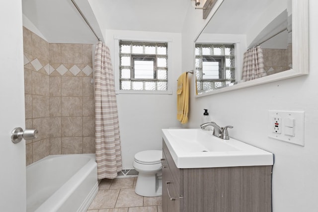 3043 W 96th Pl, Evergreen Park, IL 60805 - full bath with vanity, shower / bath combo with shower curtain, and tile patterned floors