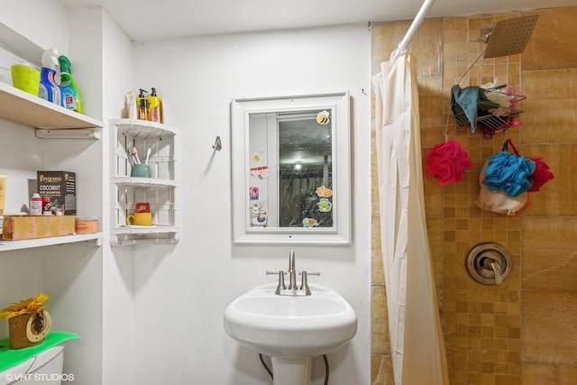 852 Pamela Dr, Bensenville, IL 60106 - full bathroom featuring a tile shower and a sink