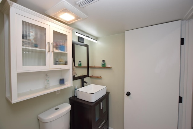 1116 Oakleaf Ave, Mchenry, IL 60051 - half bath featuring toilet and vanity