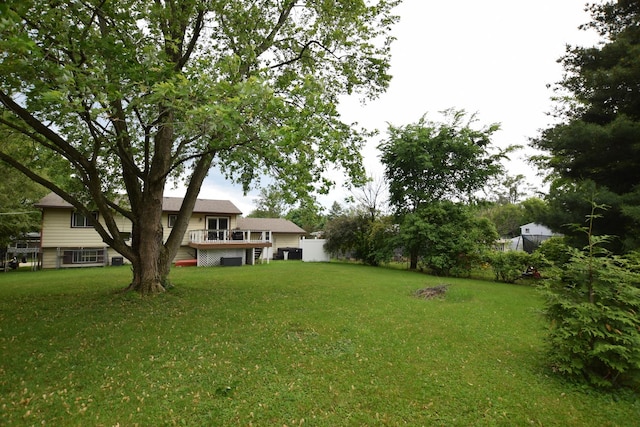 1116 Oakleaf Ave, Mchenry, IL 60051 - fenced backyard with a wooden deck