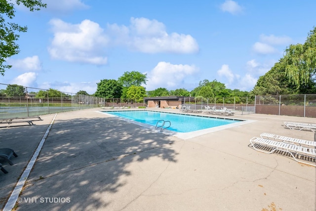1295 N Sterling Ave Unit 211, Palatine, IL 60067 - community pool with a patio