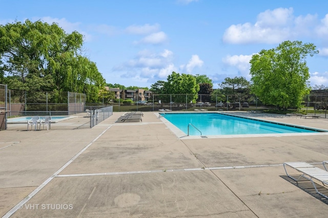 1295 N Sterling Ave Unit 211, Palatine, IL 60067 - community pool with a patio area