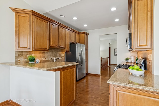4120 Idlewild Ln, Naperville, IL 60564 - kitchen with stainless steel appliances, wood finished floors, a peninsula, backsplash, and recessed lighting