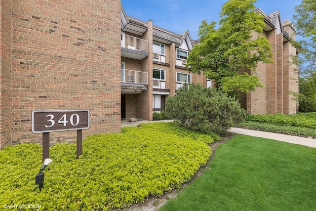 340 Claymoor Rd Unit 2B, Hinsdale, IL 60521 - view of building exterior