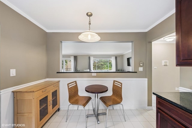 340 Claymoor Rd Unit 2B, Hinsdale, IL 60521 - dining room featuring crown molding