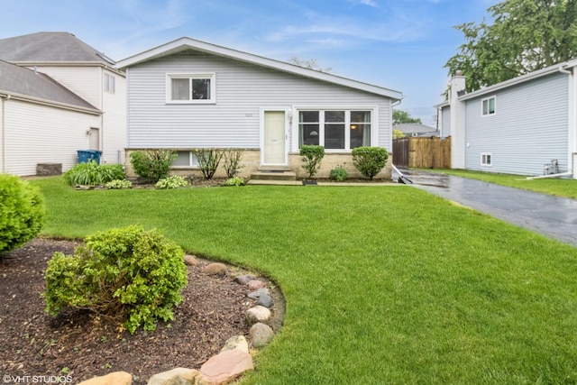 566 W Babcock Ave, Elmhurst, IL 60126 - photo 1
