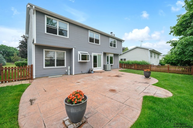 646 Schooner Ln, Elk Grove Village, IL 60007 - rear view of property with a patio area