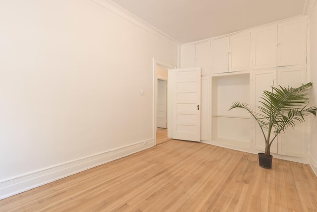 668 W Irving Park Rd Unit H1, Chicago, IL 60613 - empty room featuring light wood-style flooring and crown molding