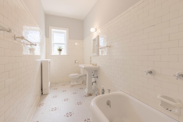 668 W Irving Park Rd Unit H1, Chicago, IL 60613 - full bath with tile walls, a tub to relax in, tile patterned floors, and wainscoting
